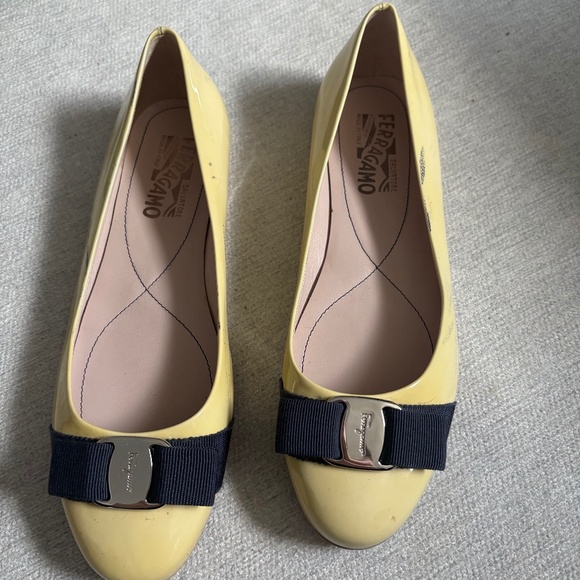 Ferragamo varina flats size 8 - Picture 1 of 4